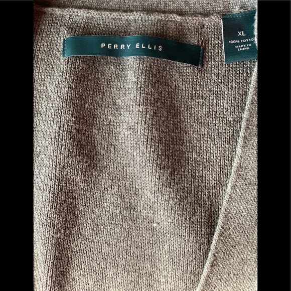 ** SOLD** Perry Ellis Grey Vest - Picture 2 of 4